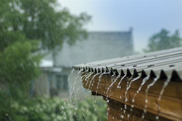 Is Metal Roofing Noisy in Florida? Noise Analysis During Rainstorms & Hurricanes