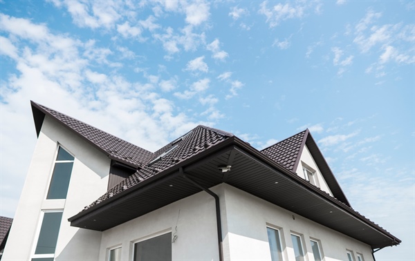 The All Pro Xteriors Guide to Roofing: Choosing the Right Materials for Florida Homes